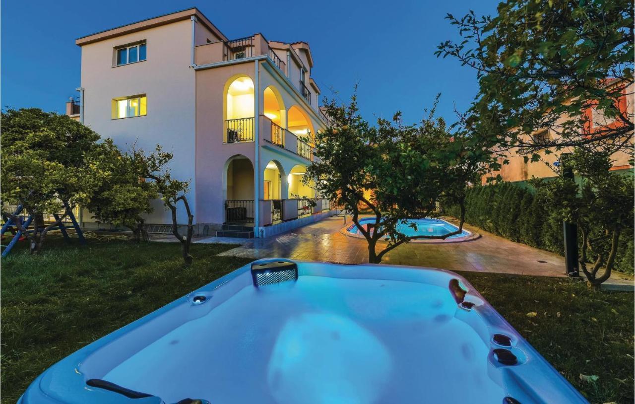 Lovely Apartment In Kastel Stafilic With Jacuzzi Kastela Dış mekan fotoğraf
