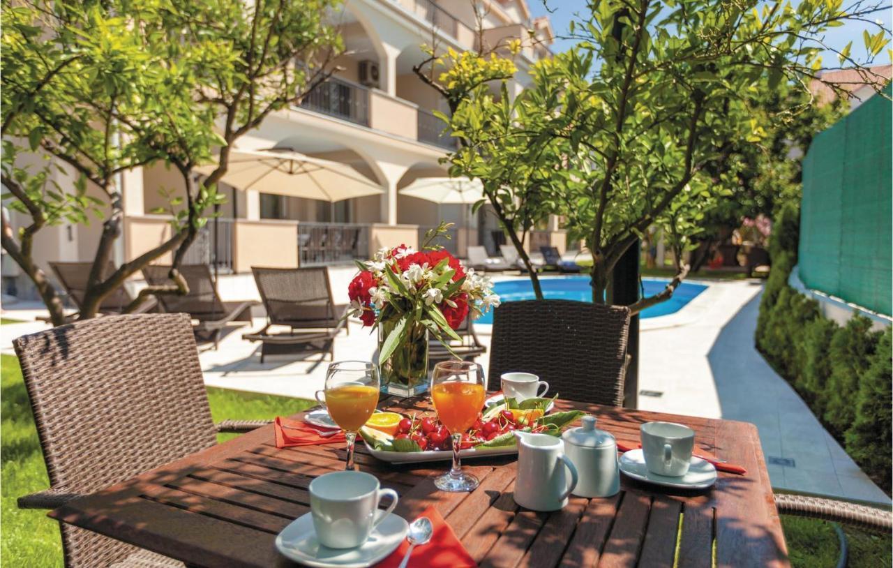 Lovely Apartment In Kastel Stafilic With Jacuzzi Kastela Dış mekan fotoğraf