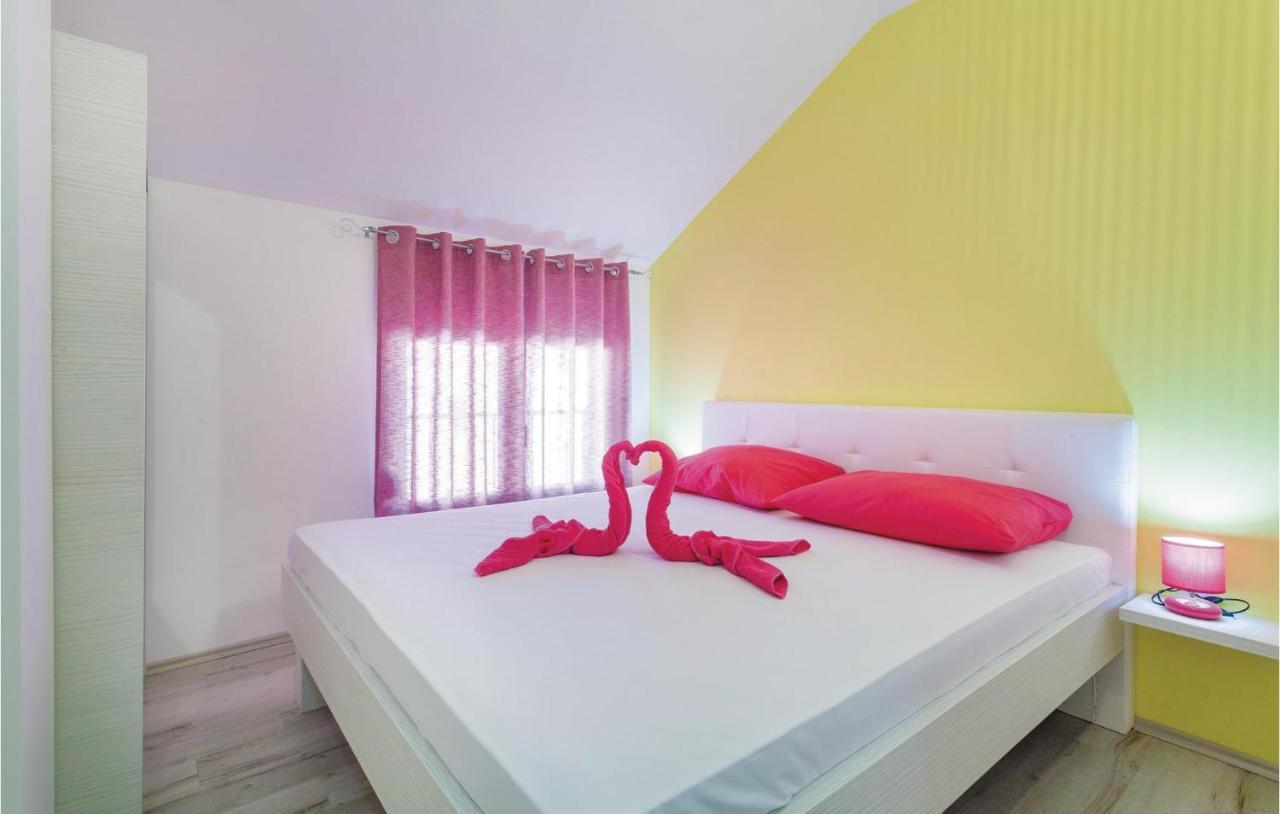 Lovely Apartment In Kastel Stafilic With Jacuzzi Kastela Dış mekan fotoğraf