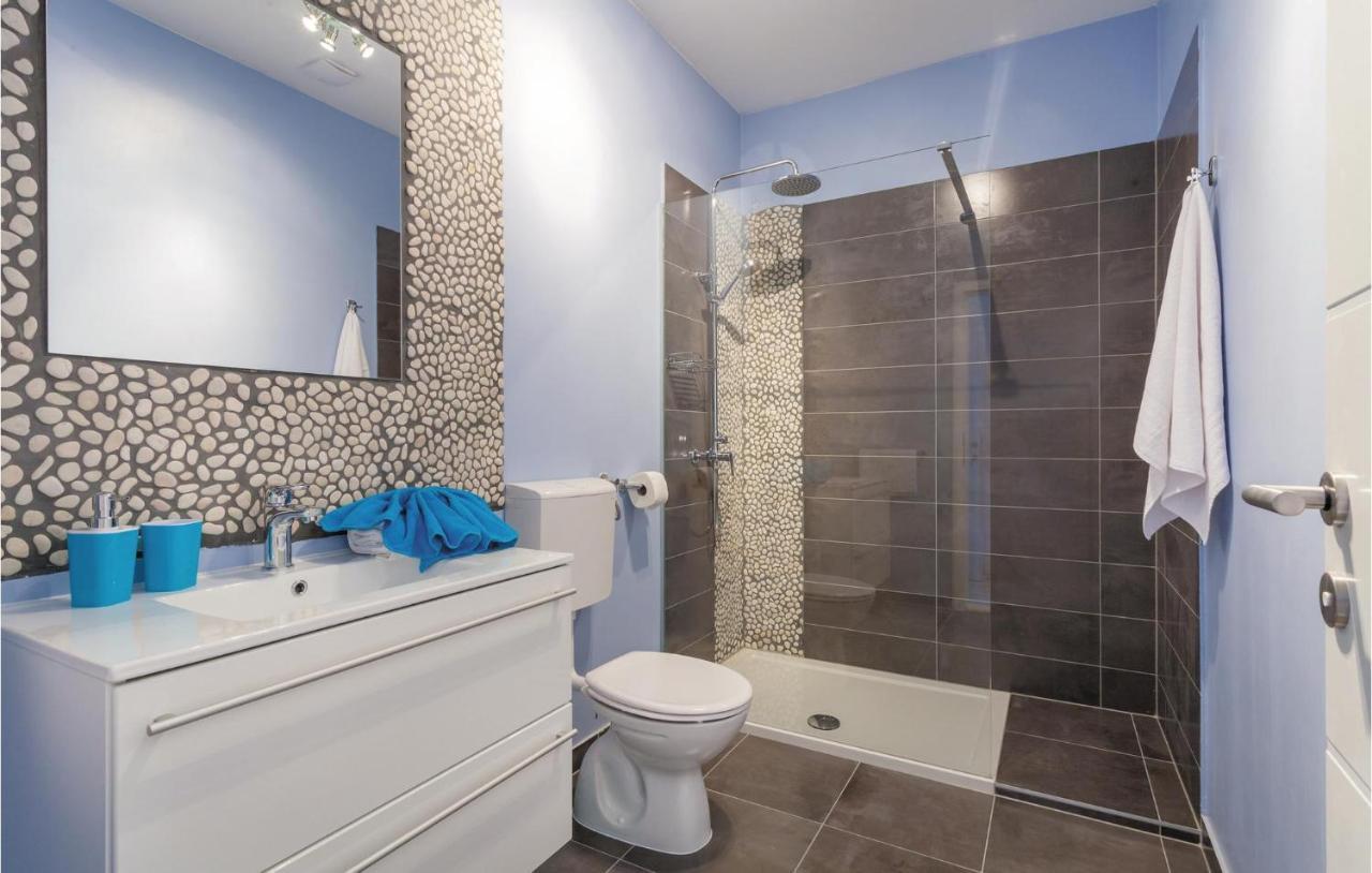 Lovely Apartment In Kastel Stafilic With Jacuzzi Kastela Dış mekan fotoğraf