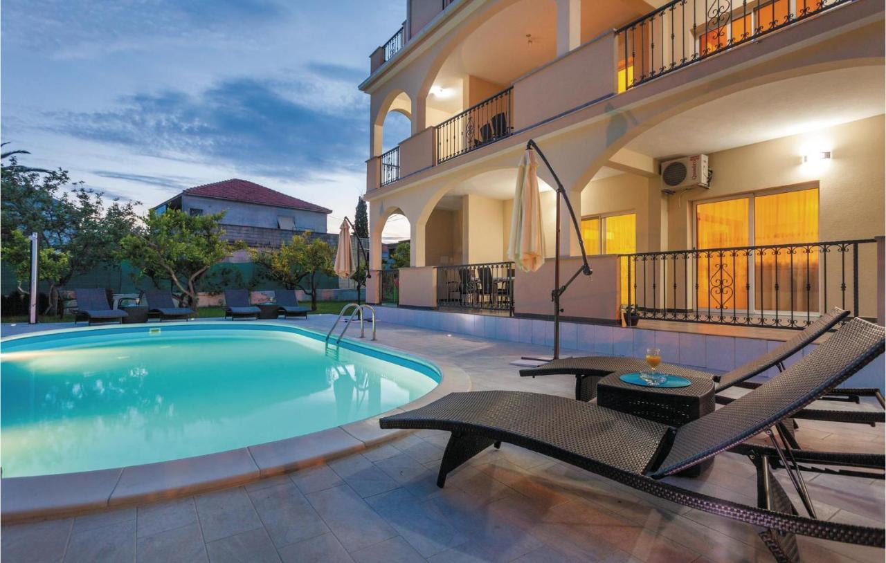 Lovely Apartment In Kastel Stafilic With Jacuzzi Kastela Dış mekan fotoğraf
