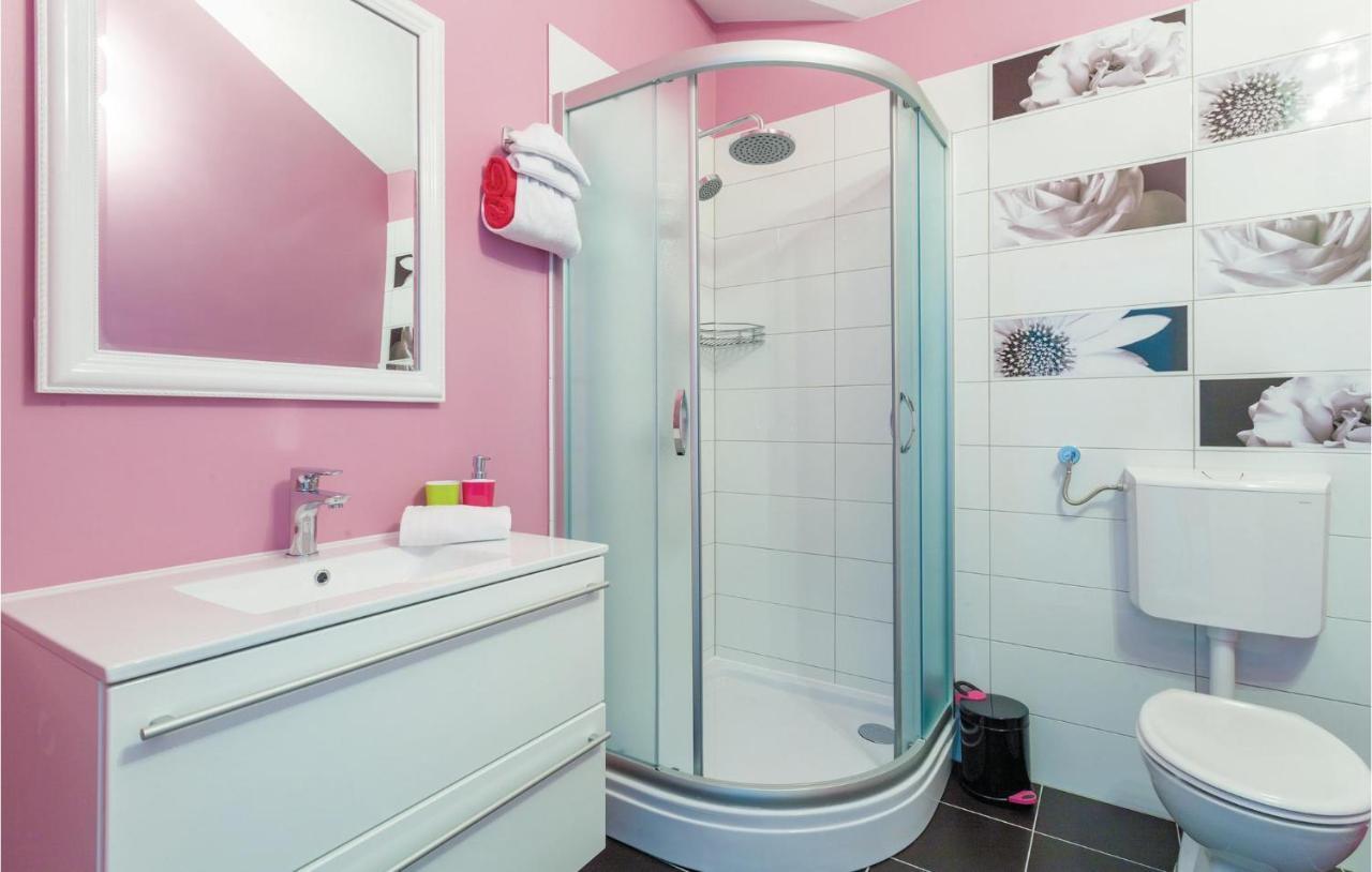 Lovely Apartment In Kastel Stafilic With Jacuzzi Kastela Dış mekan fotoğraf
