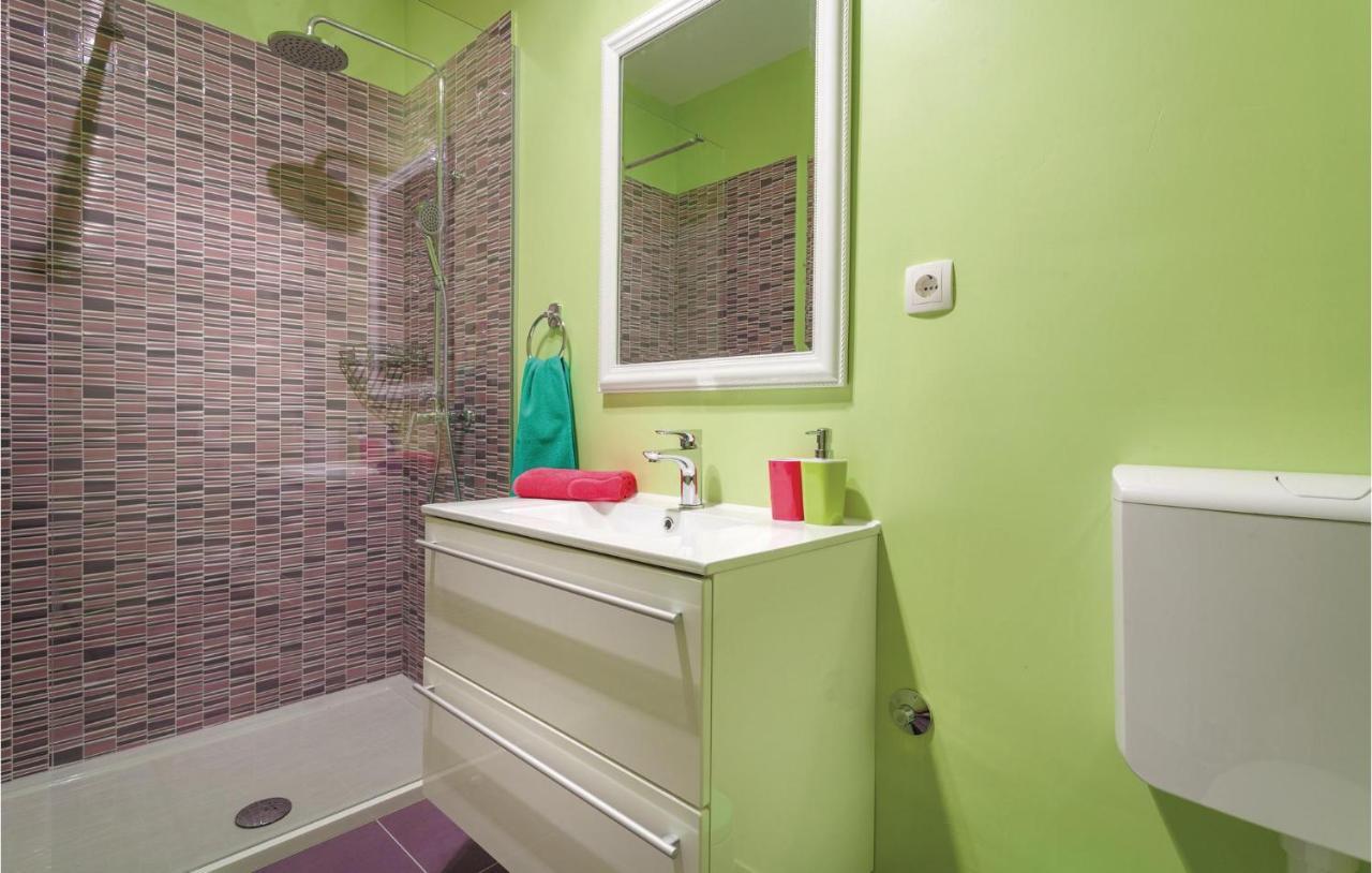 Lovely Apartment In Kastel Stafilic With Jacuzzi Kastela Dış mekan fotoğraf